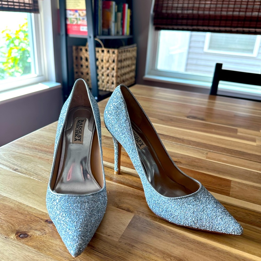 Badgley Mischka Womens Daisy II Pump, Silver Glitter, Size 6.5